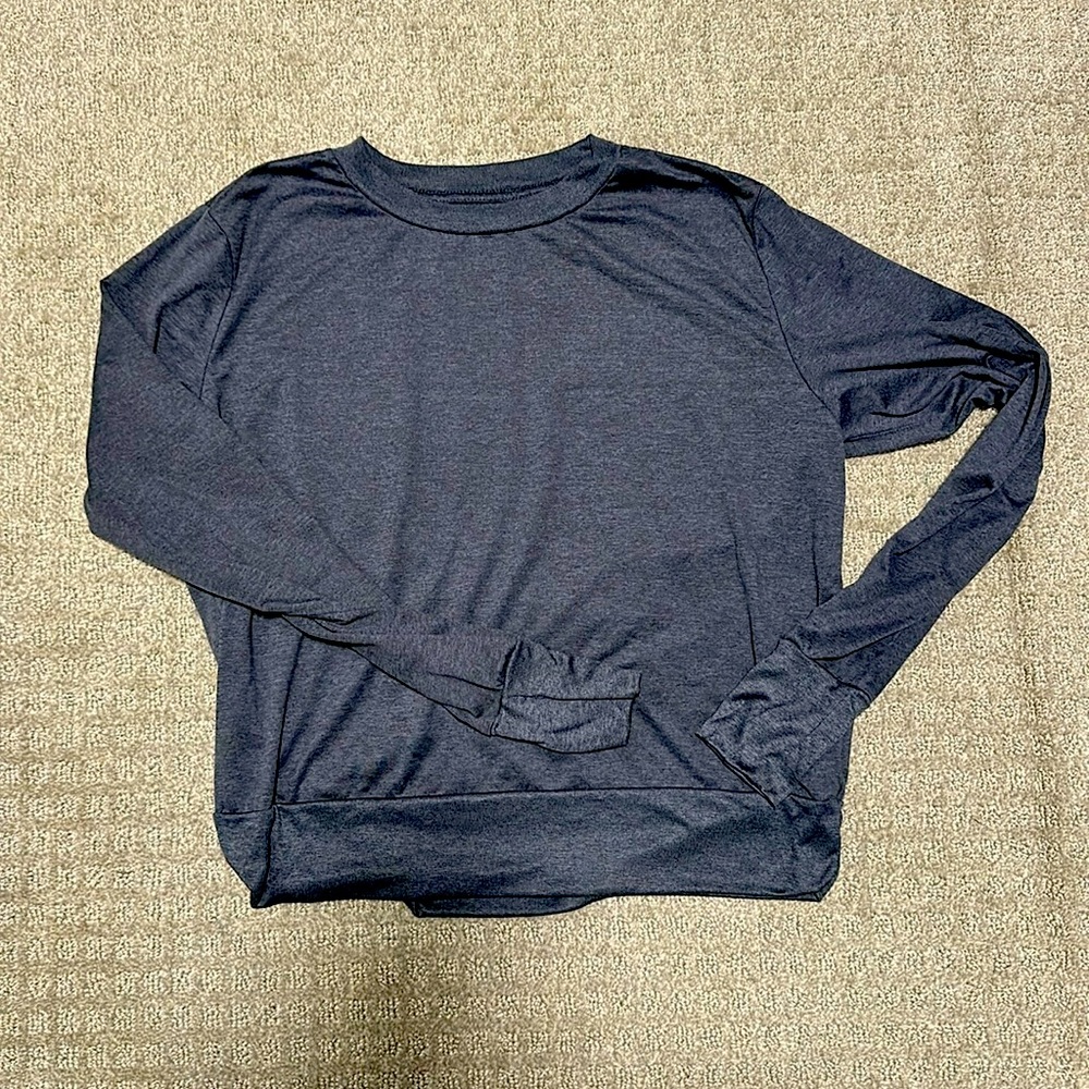 BRAND NEW - Vuori long sleeve